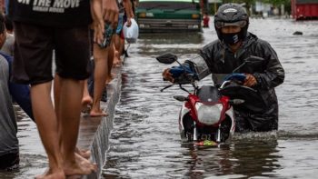 Pantura Kaligawe Semarang Banjir, Sejumlah Kendaraan Mogok