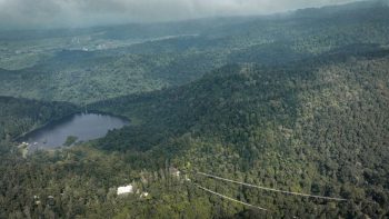 Jembatan Gantung Gerbang Menuju Keajaiban Alam yang Memukau, Sukabumi