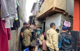 Rumah 70 Meter dihuni 46 Orang