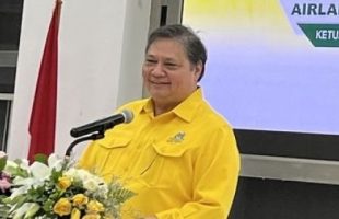  Airlangga Resmi Mundur dari Ketum Golkar