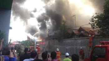 BREAKING NEWS – Kebakaran Melanda Permukiman Padat Penduduk di Manggarai