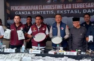 Kronologi Penggerebekan Laboratorium Ganja Sintetis Terbesar  Seluruh Indonesia