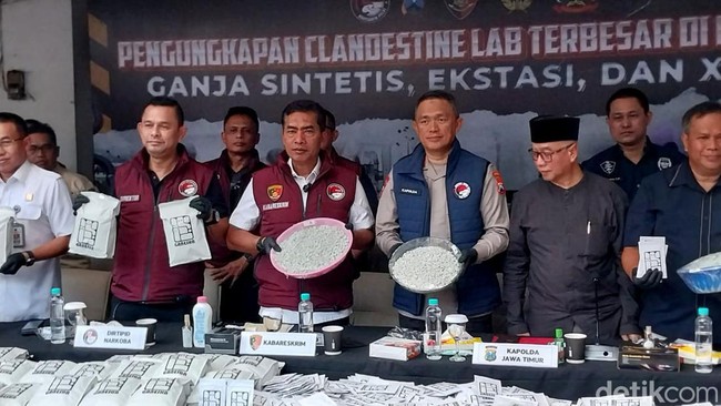 Kronologi Penggerebekan Laboratorium Ganja Sintetis Terbesar  Seluruh Indonesia