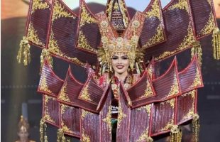 Miss Grand Internasional 2024 Nova Liana Pakai Kostum Masakan Padang