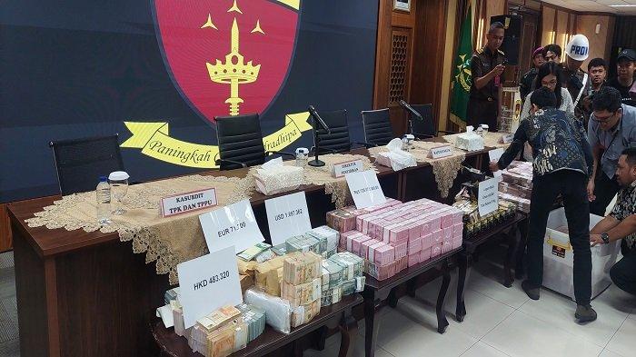 Penampakan Uang Rp 920 Miliar dan 51 Kg Emas yang Disita dari Eks Pejabat MA