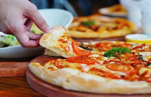 Pizza Hut Tutup 20 Gerai, Pangkas 371 Karyawan