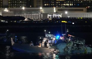 Trump Murka Sesalkan Pilot Black Hawk Tidak Menghindar dari Tabrakan