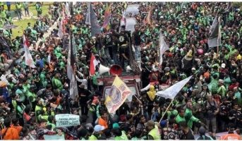 Driver Ojol Demo Besar-besaran Tuntut THR