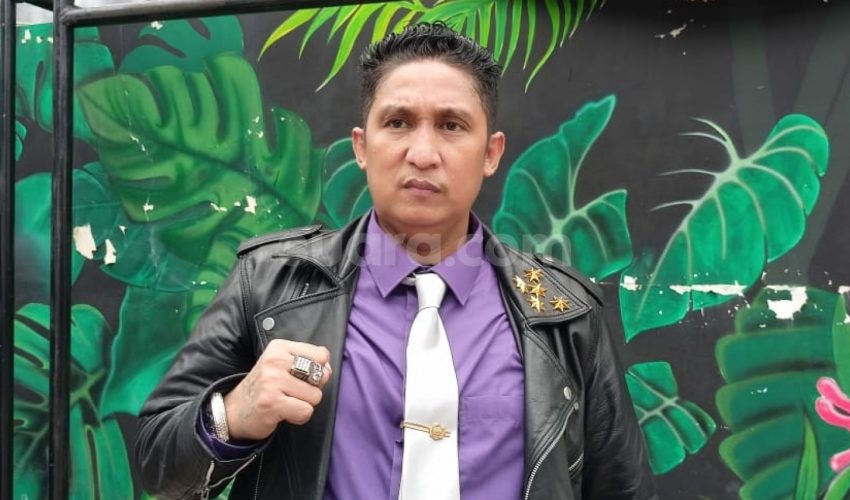 Pengacara Firdaus Oiwobo Klarifikasi Naik Ke Meja Persidangan Saat Sidang Berlangsung
