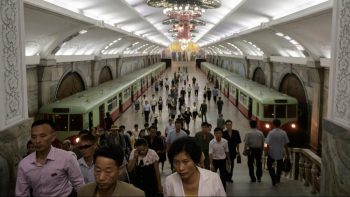 Ada 39 Lantai  Bawah Tanah Stasiun Kereta Terdalam Di dunia Di Chongqing China