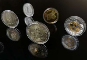 Harga Bitcoin Jeblok hingga 7%, Mendekati Level Terendah