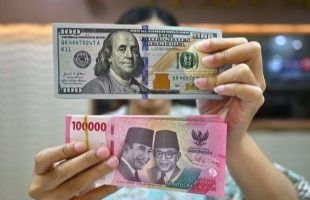 Rupiah Anjlok Hampir Sentuh Rp 17 Ribu Per Dolar