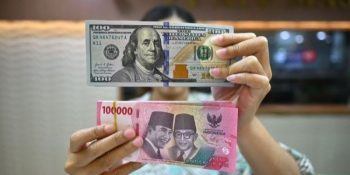Rupiah Anjlok Hampir Sentuh Rp 17 Ribu Per Dolar