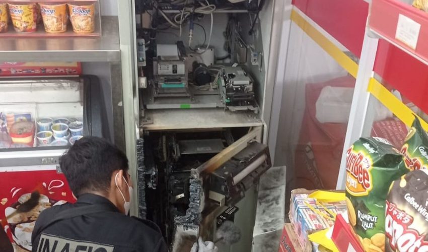 Maling Bobol Mesin ATM di Minimarket Depok