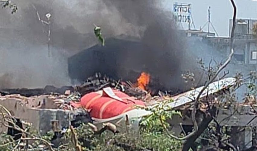 Pesawat Air India Jatuh Saat Lepas Landas, 242 Tewas