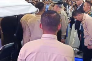 Prabowo Tegur Paspamres Karena Hempaskan Tangan Jenderal Asing