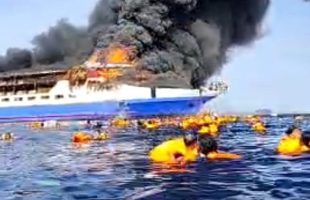 Kapal  KM Bercelona Terbakar  Di Sulawesi Utara