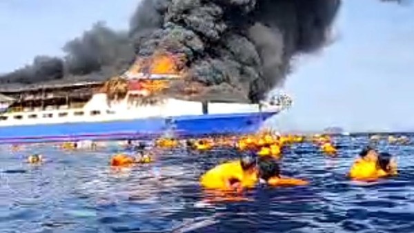Kapal  KM Bercelona Terbakar  Di Sulawesi Utara