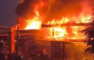 Taman Puring Terbakar Diduga Asap Berasal  Satu Kios Yang Sudah Tutup