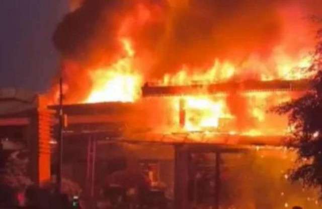 Taman Puring Terbakar Diduga Asap Berasal  Satu Kios Yang Sudah Tutup