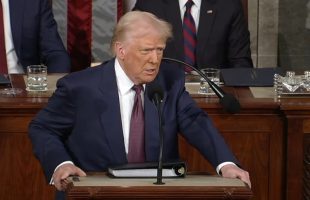 Trump Umumkan Resmi Tarif Pajak Baru Berbagai Negara