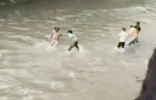 Menkeu Nepal Bishnu Prasad Ditelanjangi dan Dipukuli Massa di Sungai