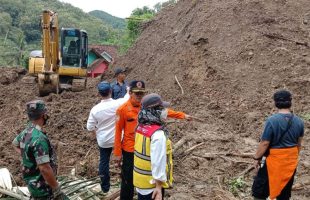 Breaking News Longsor Di Cilacap Jawa Tengah